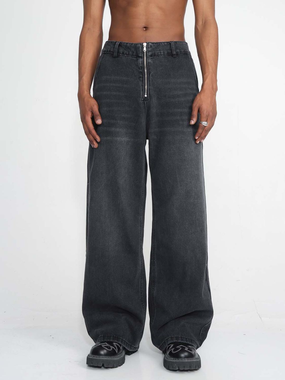 ZIPPIES - Loose Basic Jeans