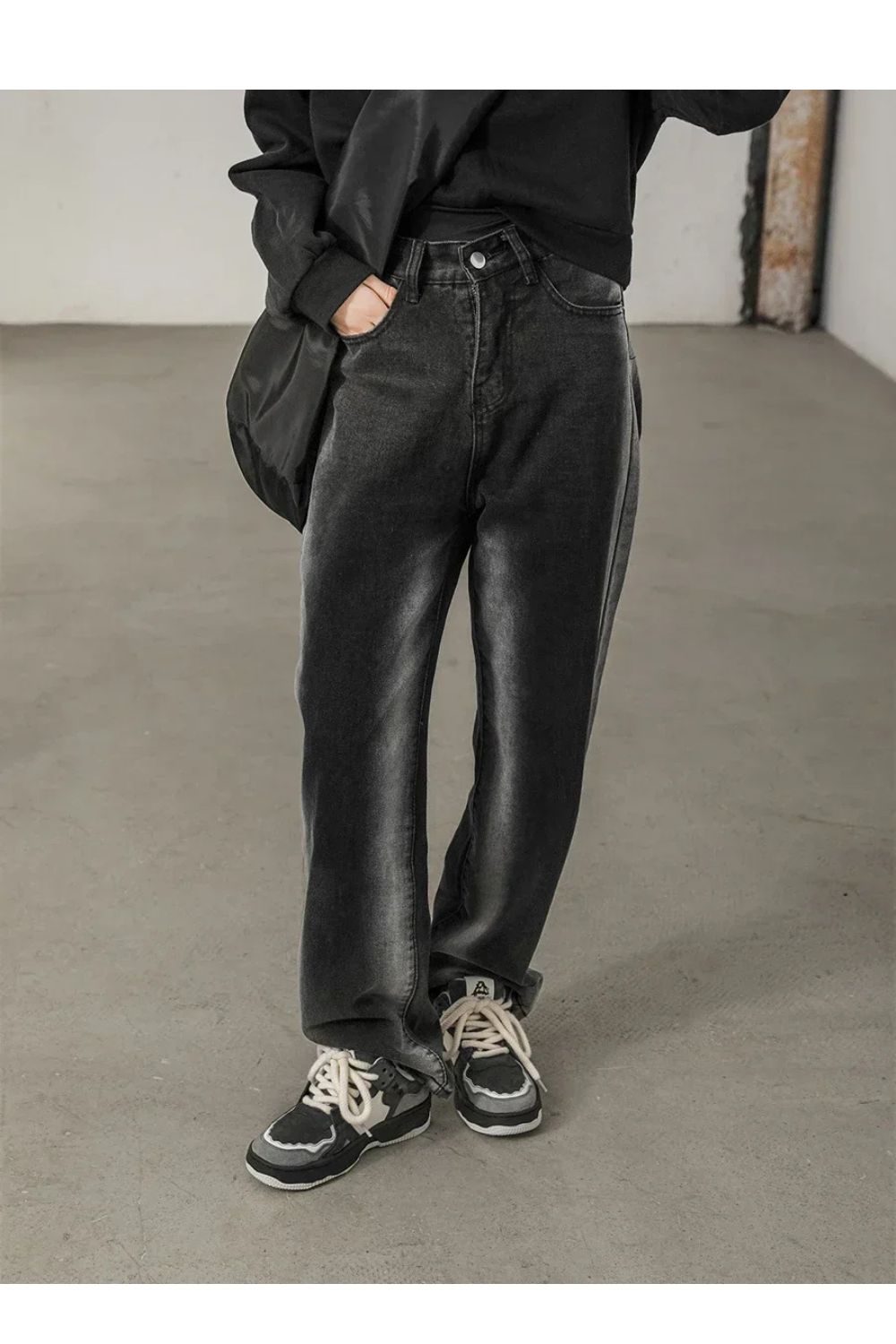 Dunkelcremiger Sneaker