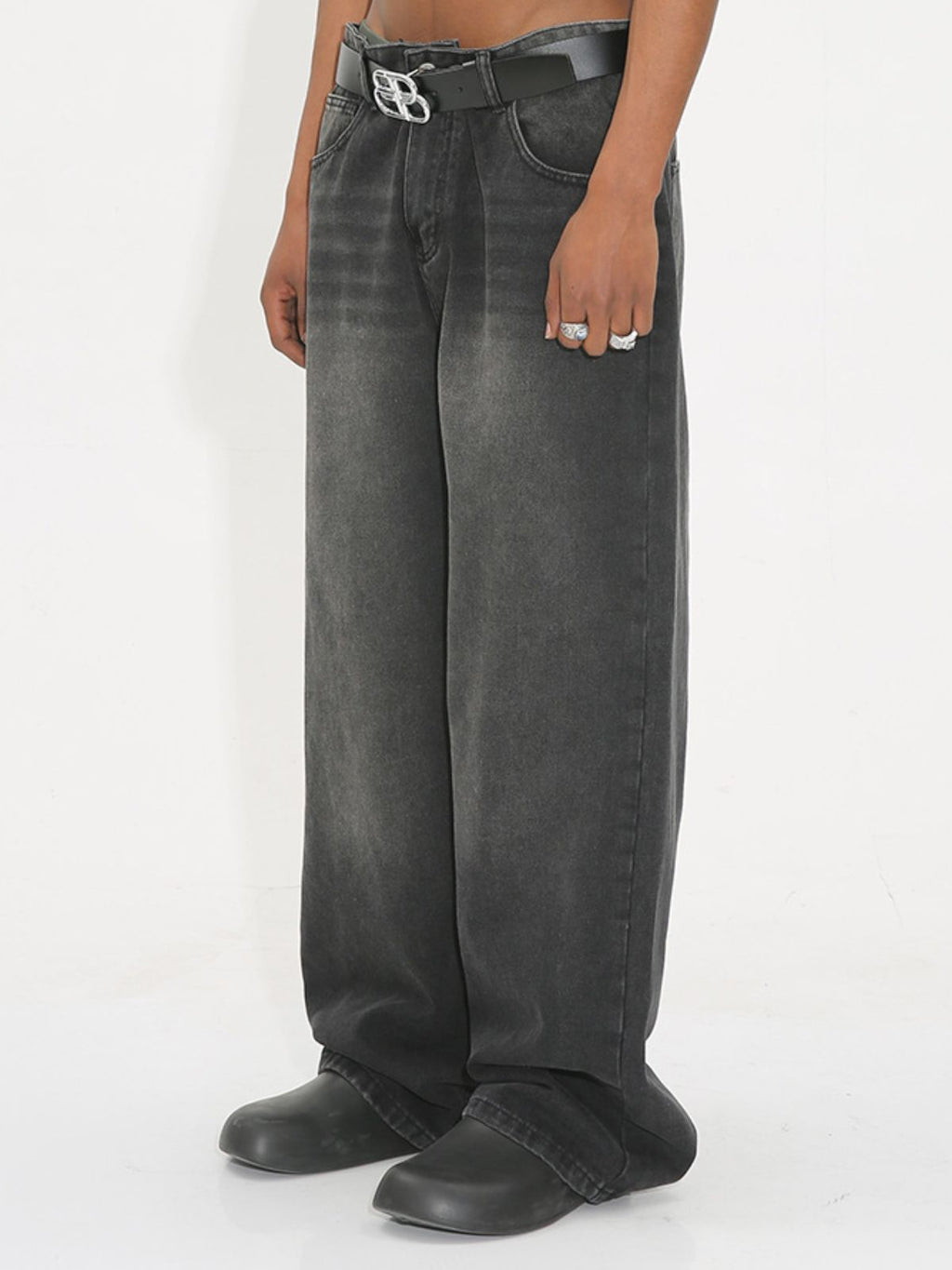 GRADIENT - Loose Basic Jeans
