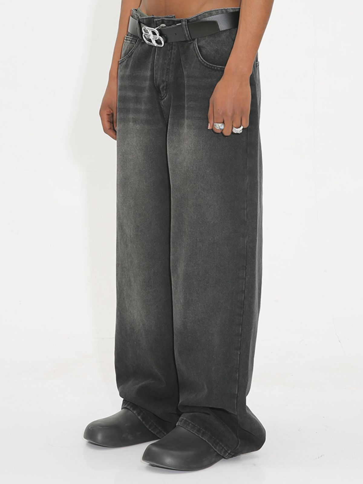 GRADIENT - Loose Basic Jeans