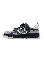 Dunkelcremiger Sneaker