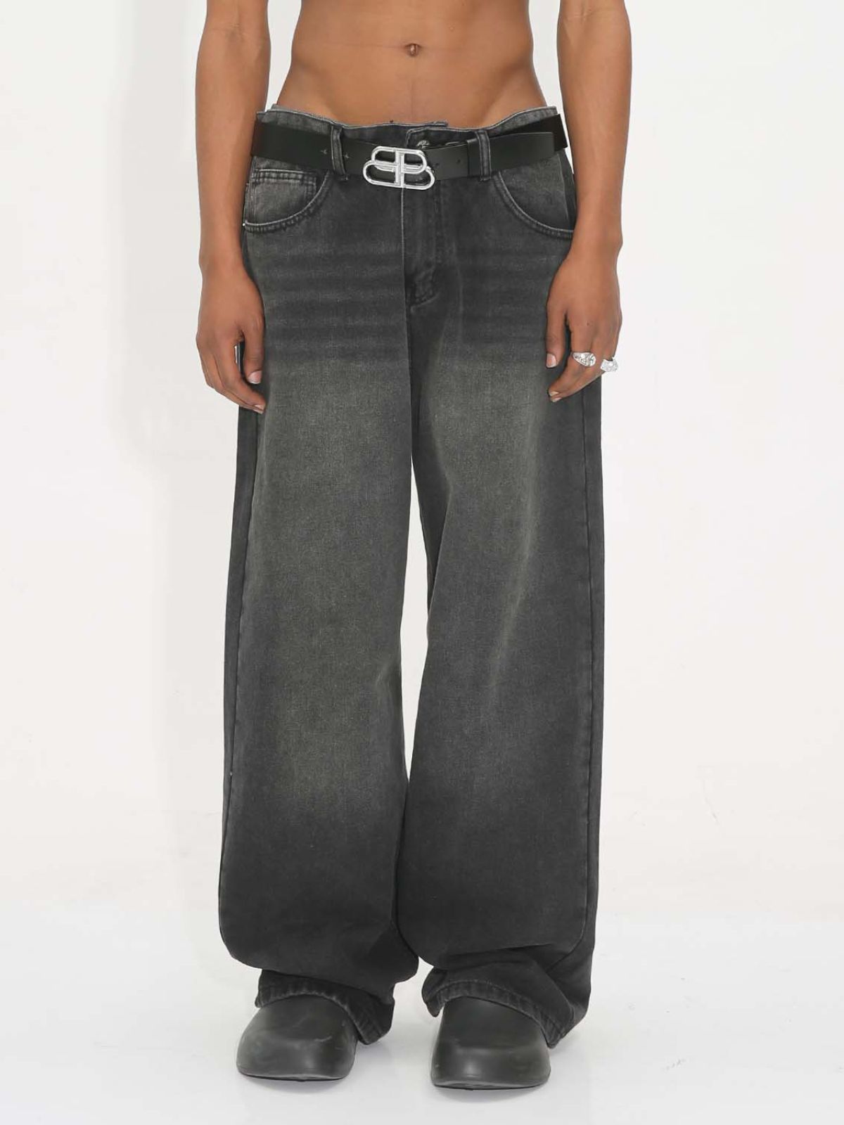 GRADIENT - Loose Basic Jeans